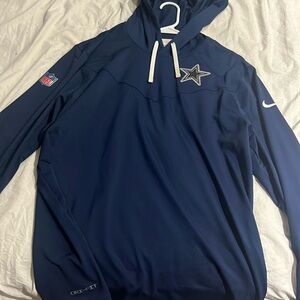 Worn twice. Dallas Cowboys, Nike Dri Fit pullover. Size Large